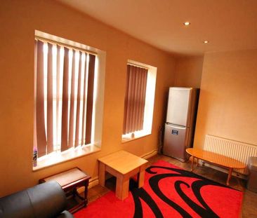 Dumfries Street - Town - Bedroom Apartment - Central Luton, LU1 - Photo 4