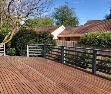 IMPRESSIVE FAMILY HOME - SINGLE LEVEL SPACE AND COMFORT - Photo 1