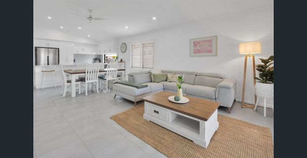 MODERN 4 BEDROOM HOME IN HARRIS CROSSING! - Photo 1