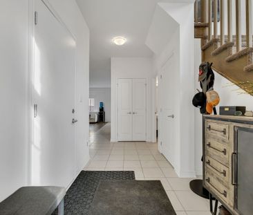 For Lease - 241 Longboat Run, Brantford, Ontario - Photo 1