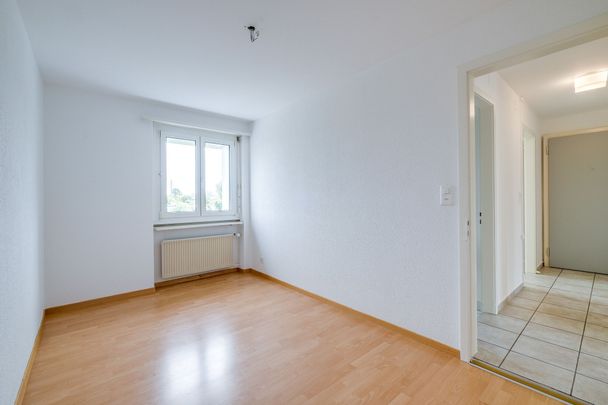 Two minutes to the center of Zuchwil or motorway junction - Photo 1