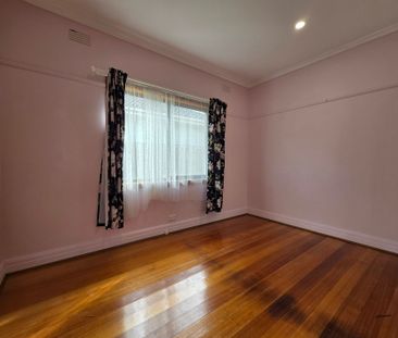 Prime Location - Photo 2