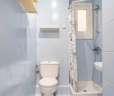 Room in a shared 5-bedroom apartment for rent in Almagro. - Photo 6