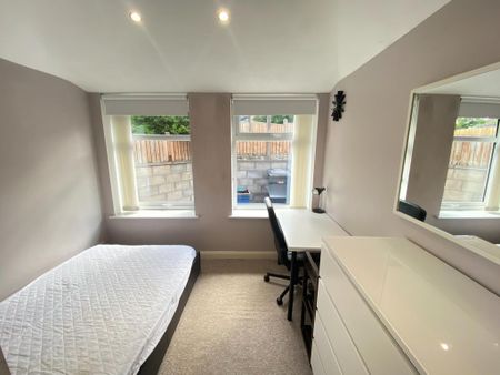 3 bedroom semi-detached house to rent - Photo 4