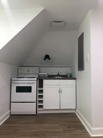 For Lease - 2283 Dundas Street, Toronto, Ontario - Photo 3