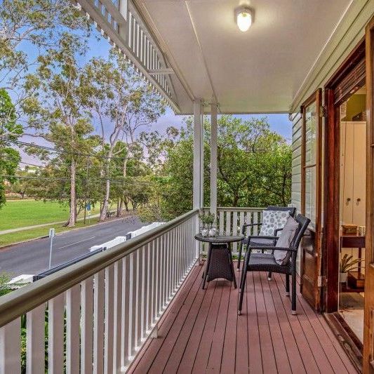 Furnished four bedrooms house at front of Park, Heart of Toowong - Photo 1