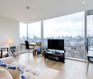Stunning modern apartment with floor to ceiling windows and breatht... - Photo 1