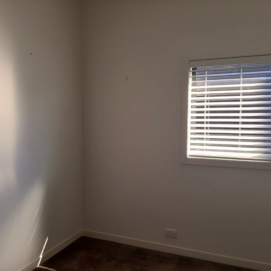 Lovely Townhouse in Point England - Photo 1