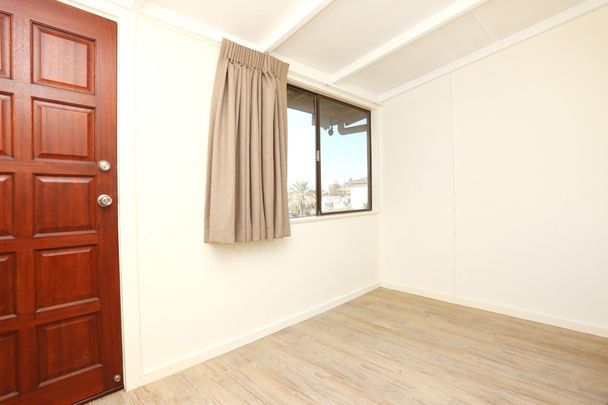 CENTRAL COOLANGATTA TWO BEDROOM UNIT - Photo 1