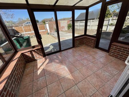 4 bedroom bungalow to rent - Photo 4