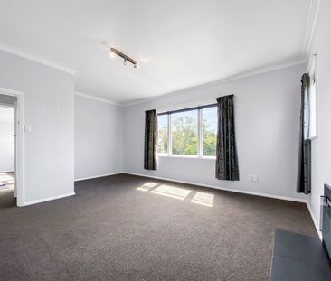 Welcome home to 5 Tarawera Road. - Photo 1