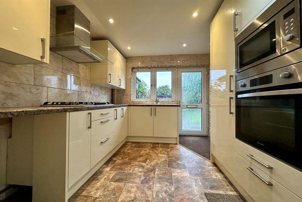 3 bedroom semi-detached house to rent - Photo 1