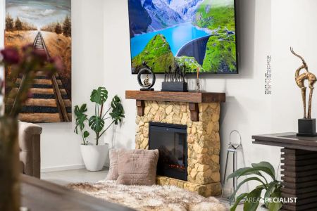 “Modern Family Living in Prime Point Cook Location!” - Photo 5