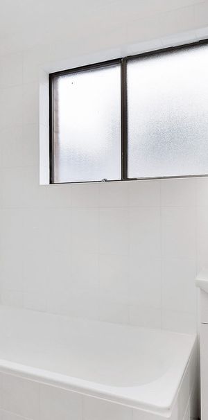 Stylish Apartment in the Heart of Elizabeth Bay - Photo 1