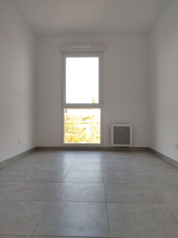 Appartement 3 pièces 59m2 MARSEILLE 14EME 925 euros - Photo 5