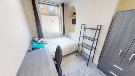 5 bedroom terraced house to rent - Photo 4