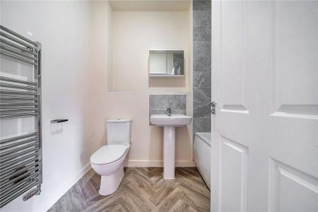 3 bedroom semi-detached house to rent - Photo 2