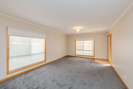 Charming 2 Bedroom Townhouse in a Convenient Location - Photo 2