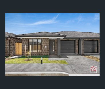 MAKE THIS YOUR NEXT HOME! - Photo 3