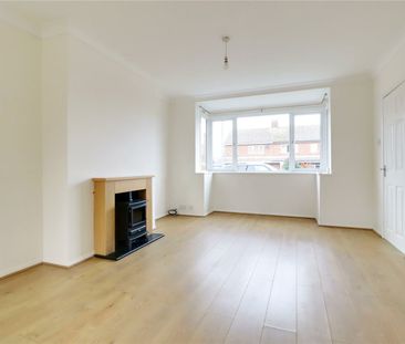 West Grove, Barton-upon-Humber, Lincolnshire, DN18 5AG - Photo 2