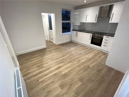 2 bedroom ground floor maisonette to rent - Photo 2