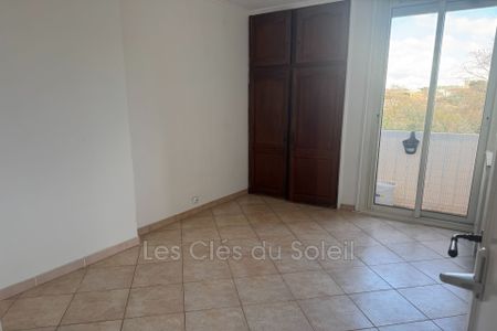 Location Appartement 4 pièces 73m² TOULON 83100 - Photo 5