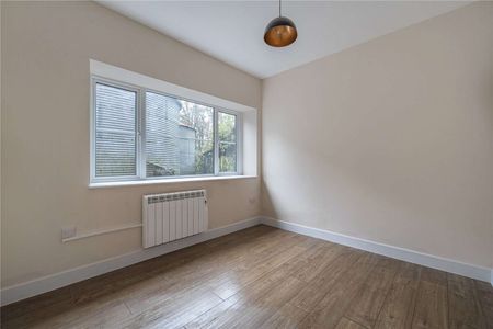 Three-bedroom barn cottage in rural Hamptworth, on the edge of the New Forest. - Photo 2