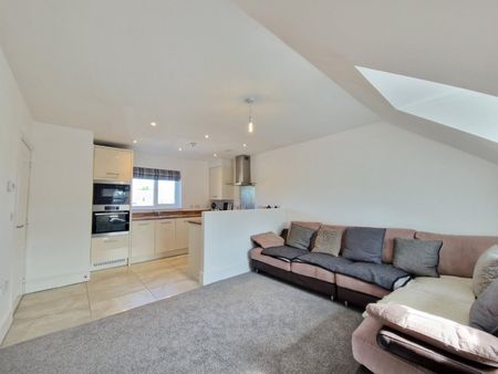 2 bedroom Flat To Let - Photo 3