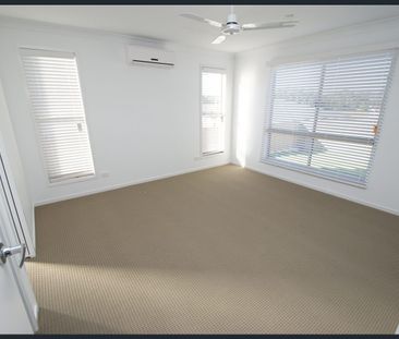 4 BEDROOM FAMILY HOME - Photo 2