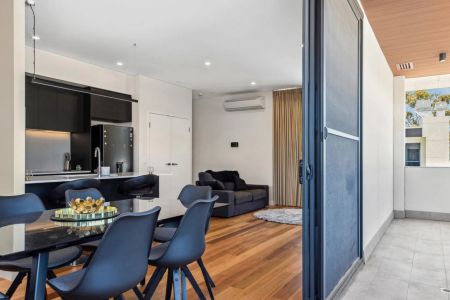 Sleek and trendy apartment in Eden on Riseley. - Photo 3