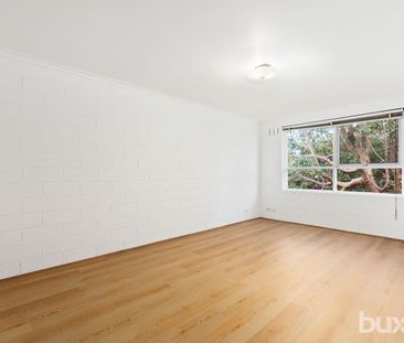 Renovated, Spacious 2 Bedroom Apartment! - Photo 1