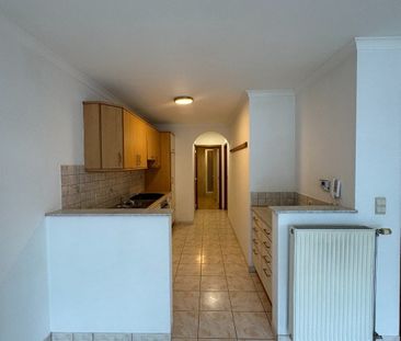 Charmante gelijkvloers éénslaapkamerappartement met ruim terras - Photo 3