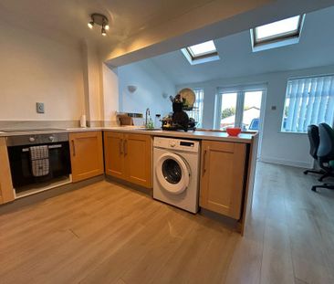 2 bedroom semi-detached house to rent - Photo 5