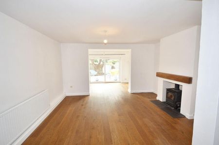 3 bedroom semi-detached house to rent - Photo 2