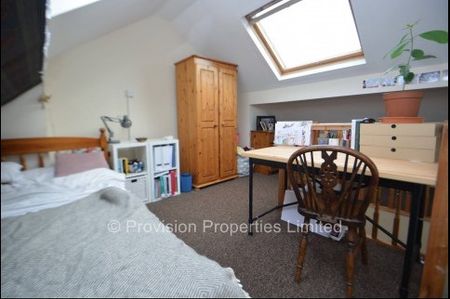 3 Bedroom Houses in Hyde Park Leeds - Photo 5