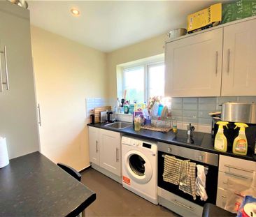 1 bedroom in a house share to rent - Photo 4