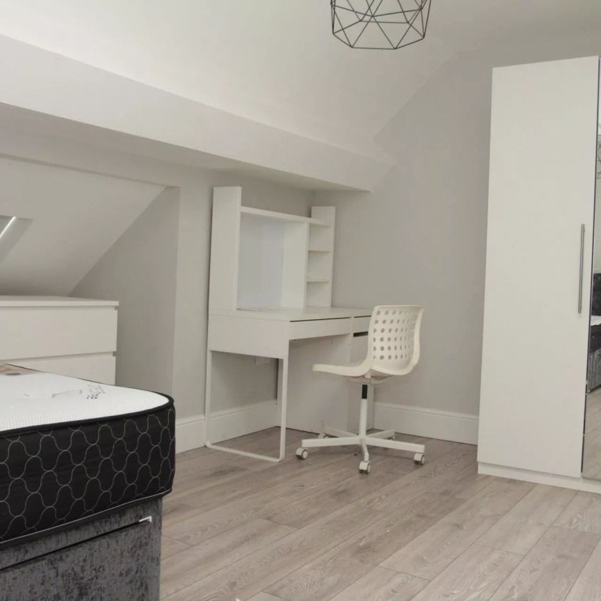 Victoria Avenue (8 bed) - Photo 1