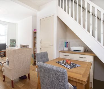 A charming 2 bedroom terrace property located in the popular South ... - Photo 2