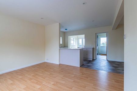 3 bed Detached for rent - Photo 2