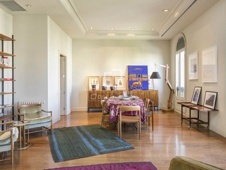 Exclusive apartment with views of La Pedrera for rent on Passeig de Gracia - Photo 2