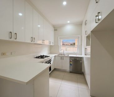 BEAUTIFUL FAMILY HOME - Photo 6