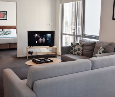 Ready to move in - fully furnished unit - Photo 2