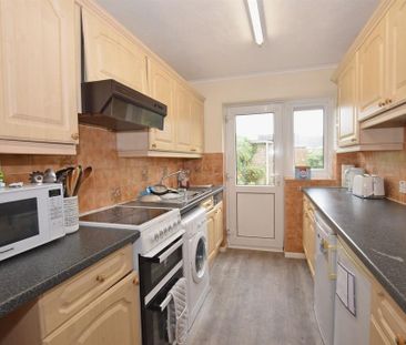 3 bedroom end of terrace house to rent - Photo 5