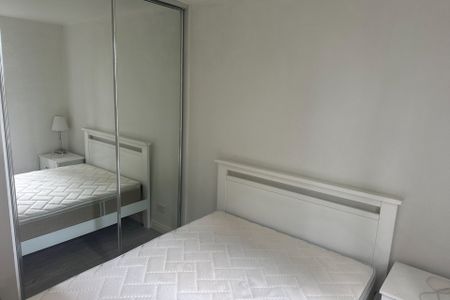 South Yarra's modern retreat - Photo 2