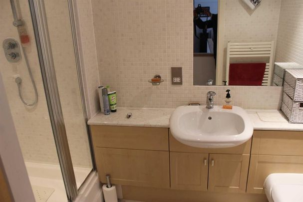 Imperial Point, Salford Quays, M50 - Photo 1