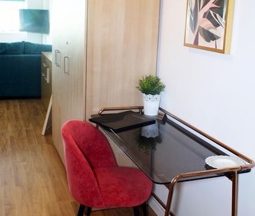 1 Bed Flat, Marco Island, NG1 - Photo 4