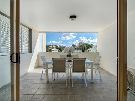 LARGE BALCONY WITH 2 CAR SPACE IN THE HEART OF SPRING HILL! - Photo 5