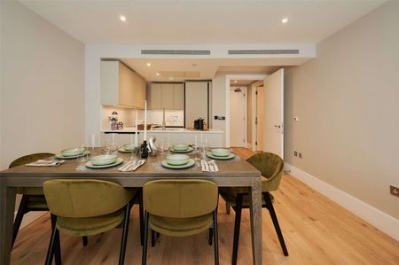 A stunning three bedroom, three bathroom located right opposite Baker Street tube station. - Photo 5