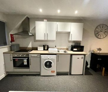 Studio to rent - Photo 2