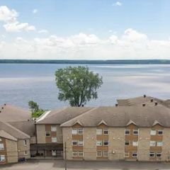 1 room apartment of 103m² in Trois-Rivières - Photo 2